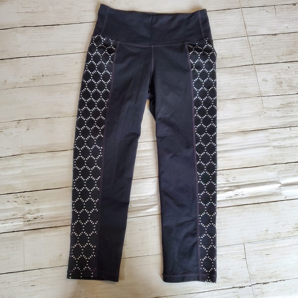 Athleta chaturanga capri legging laser cut eyelet details‎ black size xs - Picture 4 of 13